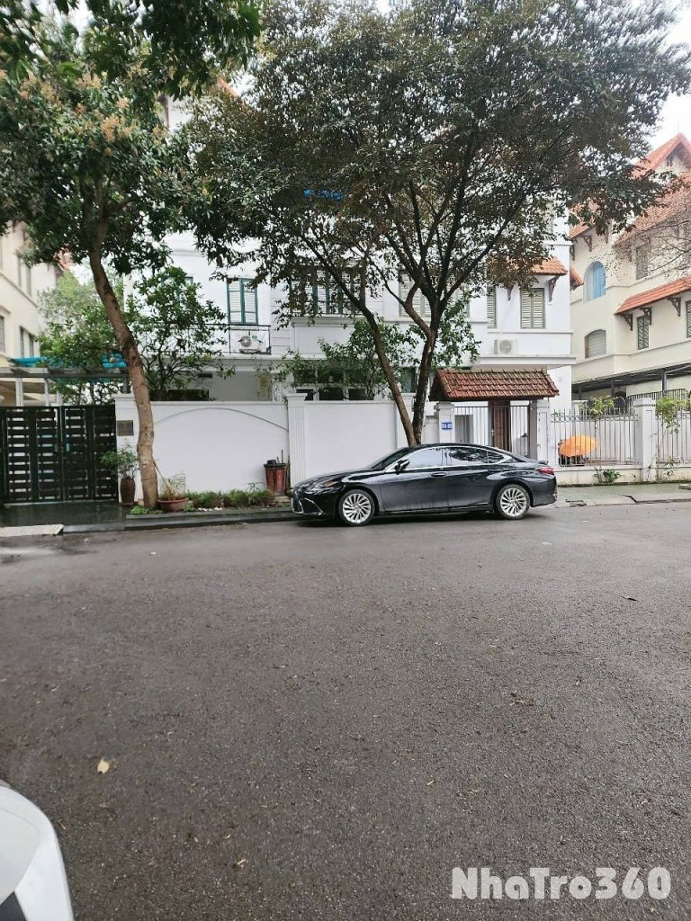 Cho thuê biệt thự Thành phố Giao Lưu, 205m2, 4 tầng, làm văn phòng đẹp