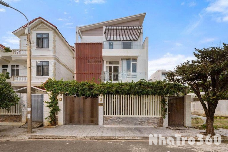 Cho thuê Biệt thự gần biển, 300m2, 5 phòng ngủ, bể bơi riêng