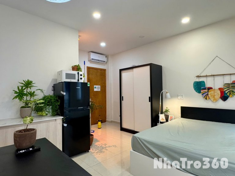 Studio ban công lớn, nội thất xịn xò ngay trung tâm quận 1. Gần chợ Bến Thành, chợ Thái Bình, Đh Sài Gòn, Đh Khoa học Tự nhiên, NowZone, Pullman,...