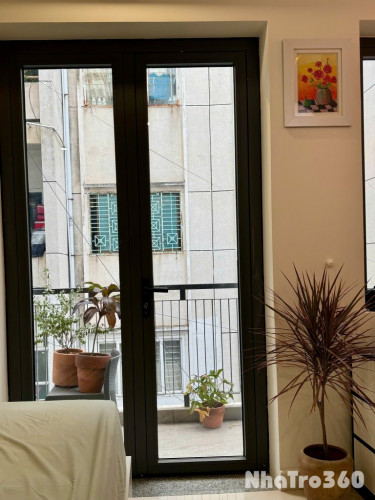 Studio ban công lớn, nội thất xịn xò ngay trung tâm quận 1. Gần chợ Bến Thành, chợ Thái Bình, Đh Sài Gòn, Đh Khoa học Tự nhiên, NowZone, Pullman,...