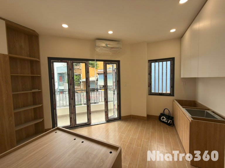 🏠 Căn studio ban công mới toanh tại Dạ Nam quận 8. Ban công lớn, bếp lớn, nội thất hiện đại.