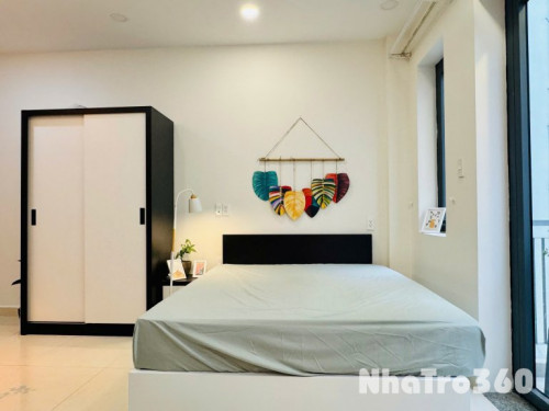 Studio ban công lớn, nội thất xịn xò ngay trung tâm quận 1. Gần chợ Bến Thành, chợ Thái Bình, Đh Sài Gòn, Đh Khoa học Tự nhiên, NowZone, Pullman,...