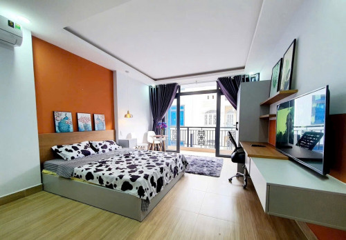 Cho thuê căn hộ ban công, Q1, đường Nguyễn Thái Bình, gần Chợ Bến Thành, Công Viên 23/9, Cầu Calmette