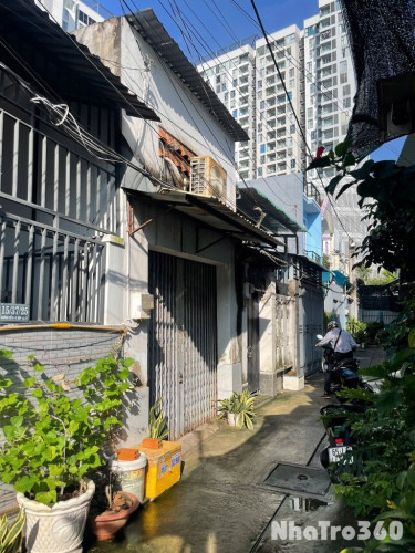 Cho thuê nhà hơi cũ, ở lâu dài. Giá 2,5tr/ tháng