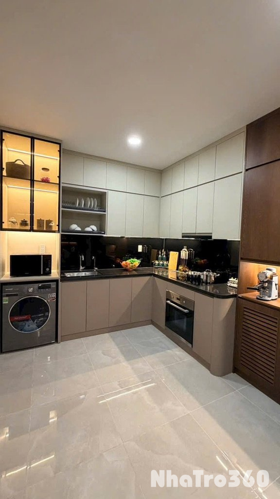 Khai trương rổ hàng sale cuối năm ngay ga metro