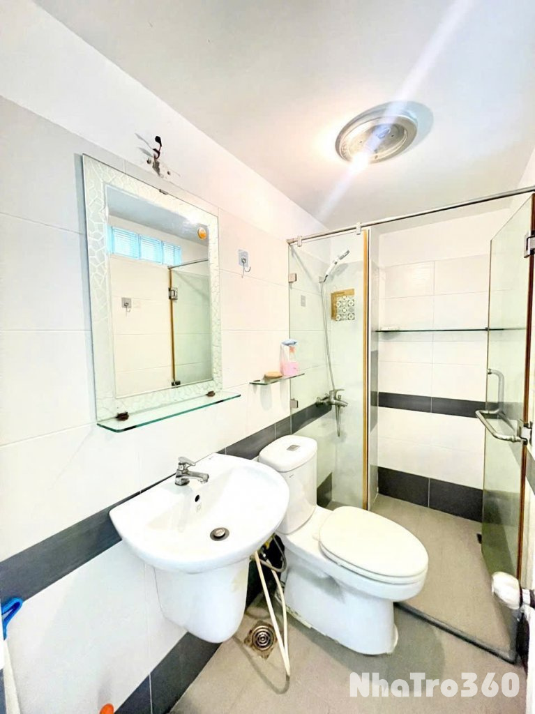 Cho thuê Studio cửa sổ thoáng Q1, gần chợ Tân Định, nhà thờ Tân Định, công viên Lê Văn Tám, cầu Bông, vòng xoay Điện Biên Phủ