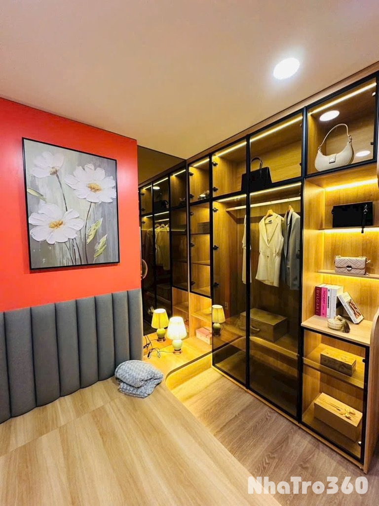 Khai trương rổ hàng sale cuối năm ngay ga metro