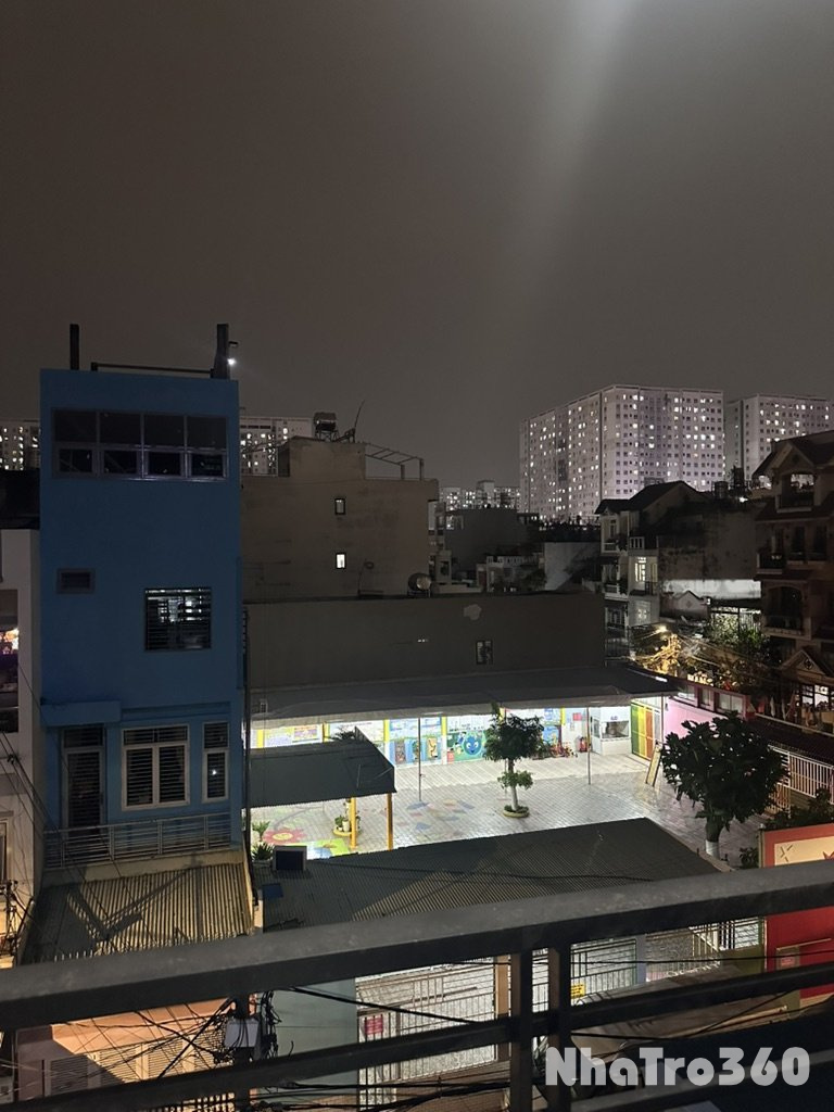 Pass gấp phòng ban công giảm 700k tiền cọc