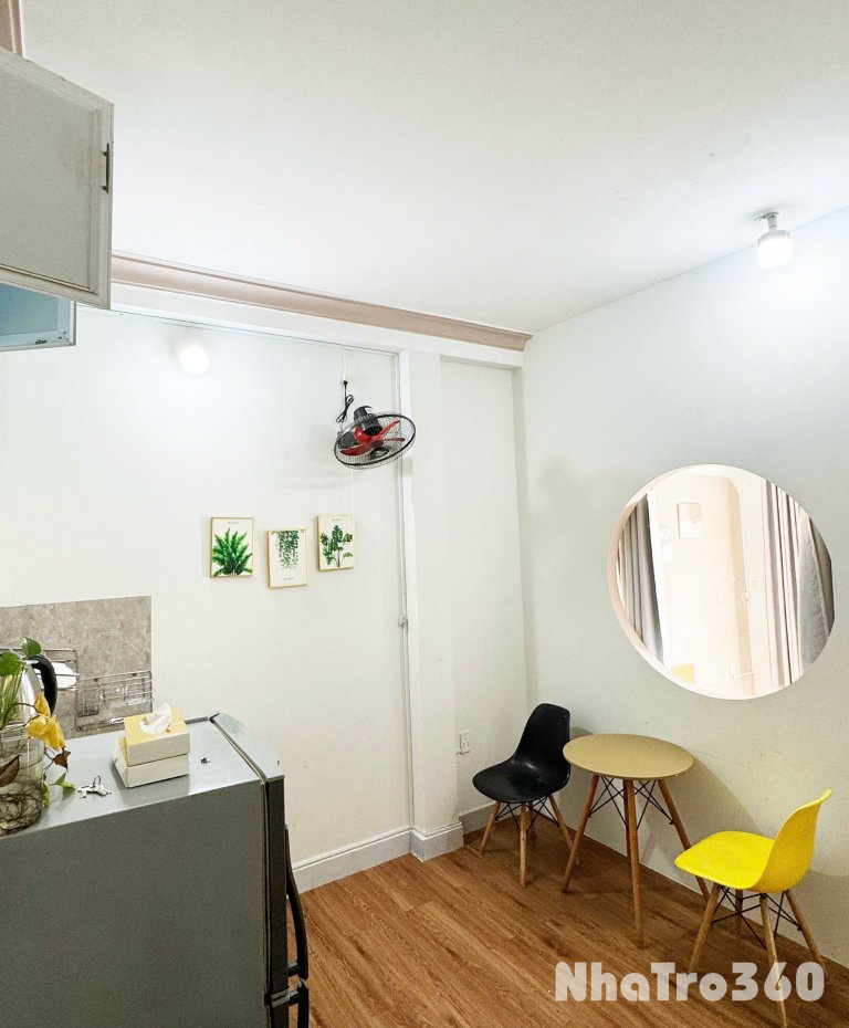 Cho thuê phòng trọ ban công đường Bạch Đằng ngay sân bay Tân Sơn Nhất.