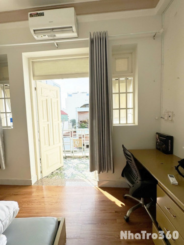 Cho thuê phòng trọ ban công đường Bạch Đằng ngay sân bay Tân Sơn Nhất.