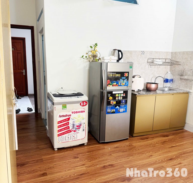 Cho thuê phòng trọ ban công đường Bạch Đằng ngay sân bay Tân Sơn Nhất.