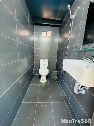 Phòng trọ gác cửa số gần ĐH Bách Khoa, UEH