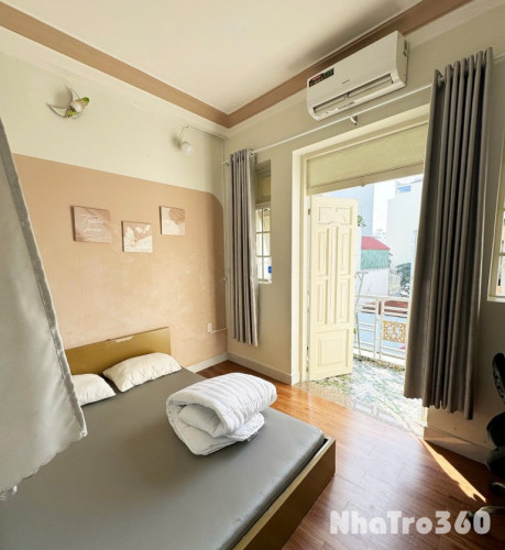 Cho thuê phòng trọ ban công đường Bạch Đằng ngay sân bay Tân Sơn Nhất.
