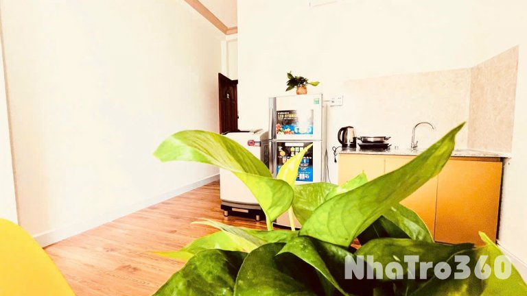 Cho thuê phòng trọ ban công đường Bạch Đằng ngay sân bay Tân Sơn Nhất.