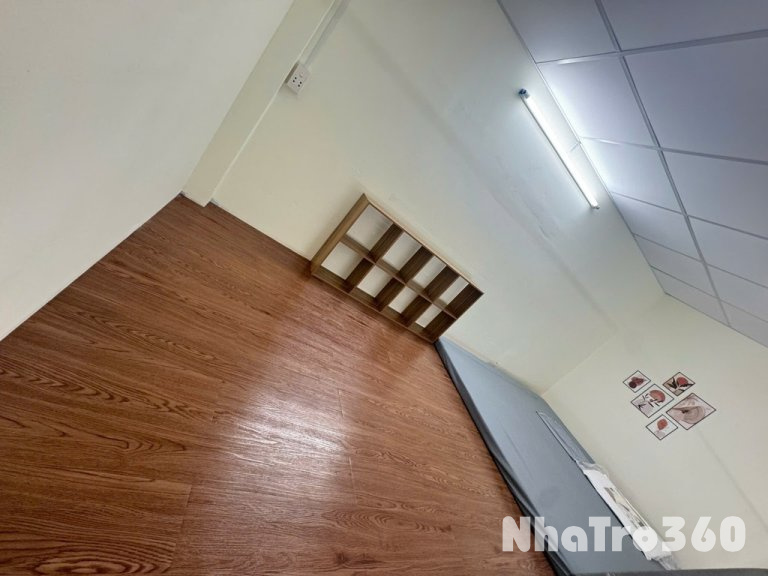 Phòng trọ gác cửa số gần ĐH Bách Khoa, UEH