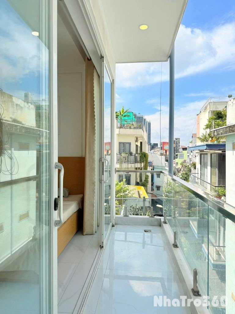 PHÒNG BAN CÔNG 40m2 QUẬN 1 NGUYỄN TRÃI GẦN SƯ PHAM