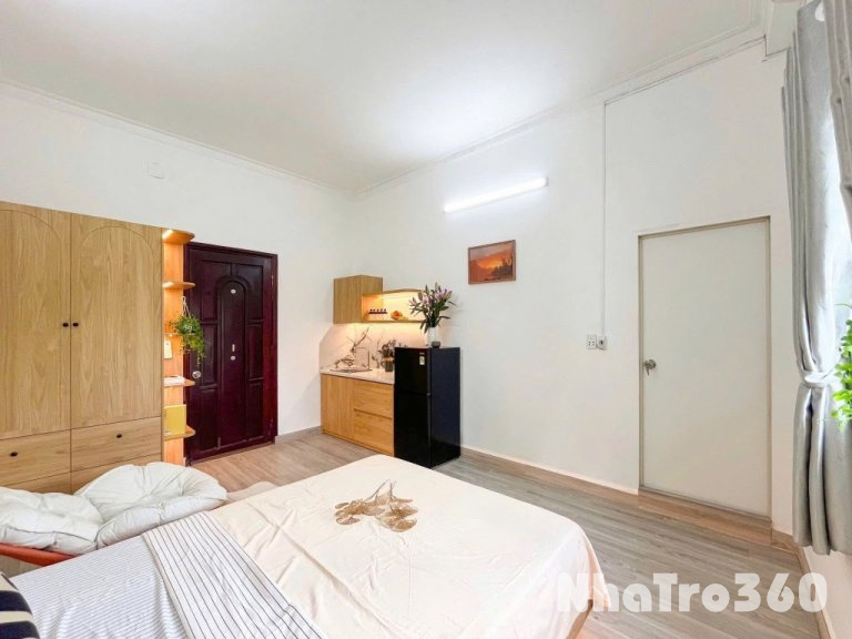 Căn Hộ Cửa Sổ Trời Thang Máy Gần Ngã Tư Bảy Hiền