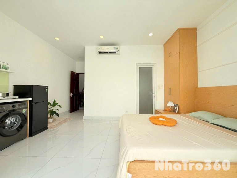 PHÒNG BAN CÔNG 40m2 QUẬN 1 NGUYỄN TRÃI GẦN SƯ PHAM