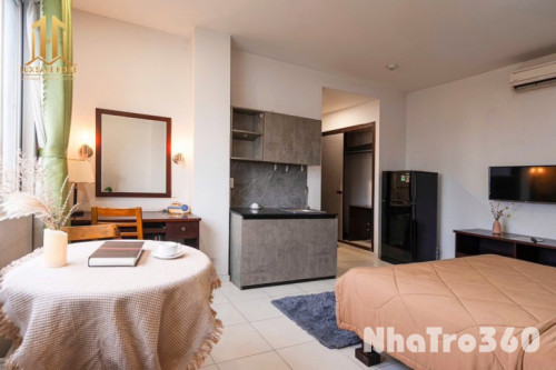 Căn hộ studio cửa sổ lớn gần sân bay Tân Bình