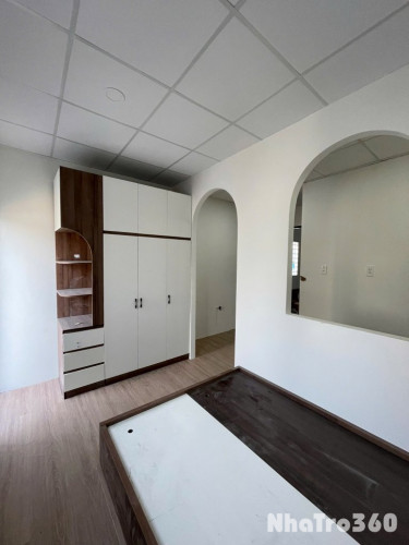 Cho thuê căn hộ ban công, Q4, Đường Đoàn Văn Bơ, gần ĐH Nguyễn Tất Thành, chợ Xóm Chiếu, Cầu Tân Thuận