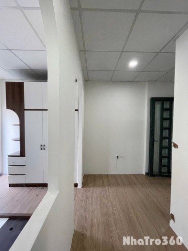 Cho thuê căn hộ ban công, Q4, Đường Đoàn Văn Bơ, gần ĐH Nguyễn Tất Thành, chợ Xóm Chiếu, Cầu Tân Thuận