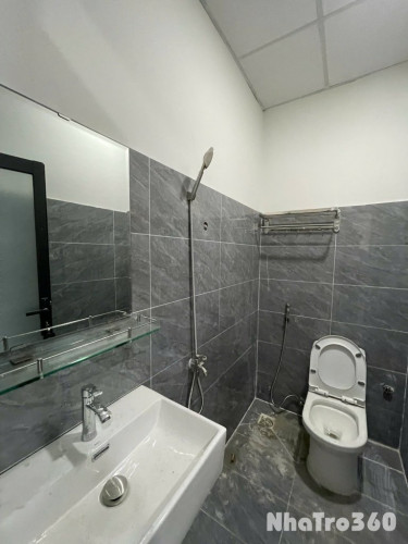 Cho thuê căn hộ ban công, Q4, Đường Đoàn Văn Bơ, gần ĐH Nguyễn Tất Thành, chợ Xóm Chiếu, Cầu Tân Thuận