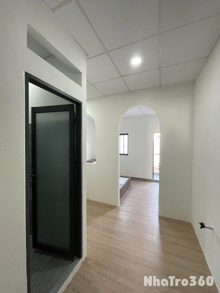 Cho thuê căn hộ ban công, Q4, Đường Đoàn Văn Bơ, gần ĐH Nguyễn Tất Thành, chợ Xóm Chiếu, Cầu Tân Thuận