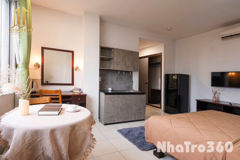 Căn hộ studio cửa sổ lớn gần sân bay Tân Bình