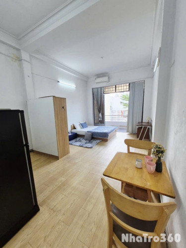 Cho thuê căn hộ ban công, Q4, Đường Nguyễn Tất Thành, gần ĐH Nguyễn Tất Thành, Cầu Tân Thuận, Chợ Xóm Chiếu