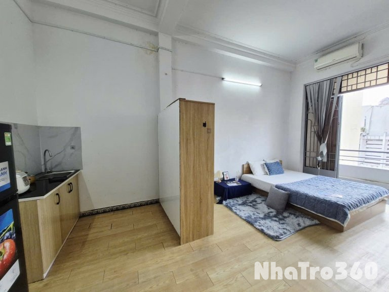 Cho thuê căn hộ ban công, Q4, Đường Nguyễn Tất Thành, gần ĐH Nguyễn Tất Thành, Cầu Tân Thuận, Chợ Xóm Chiếu