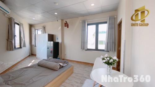 Cho thuê căn hộ ban công, Q4, Đường Xóm Chiếu, gần ĐH Nguyễn Tất Thành, cầu Tân Thuận, chợ Xóm Chiếu