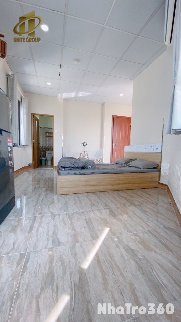 Cho thuê căn hộ ban công, Q4, Đường Xóm Chiếu, gần ĐH Nguyễn Tất Thành, cầu Tân Thuận, chợ Xóm Chiếu