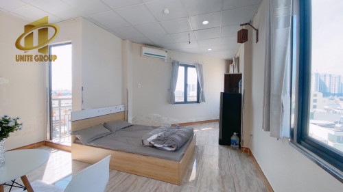 Cho thuê căn hộ ban công, Q4, Đường Xóm Chiếu, gần ĐH Nguyễn Tất Thành, cầu Tân Thuận, chợ Xóm Chiếu