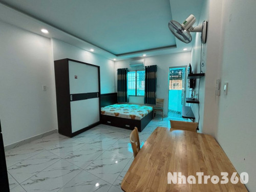 Cho thuê căn hộ Studio Ban công mát Q1 gần cầu Ông Lãnh, cầu Calmette, Phố Bùi Viện, chợ Bến Thành