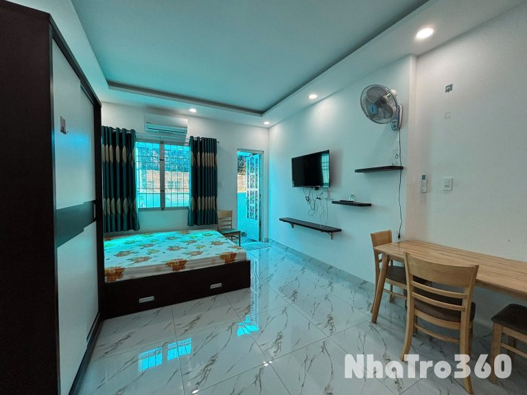 Cho thuê căn hộ Studio Ban công mát Q1 gần cầu Ông Lãnh, cầu Calmette, Phố Bùi Viện, chợ Bến Thành