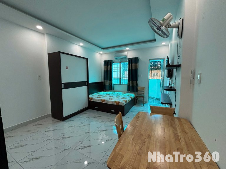 Cho thuê căn hộ Studio Ban công mát Q1 gần cầu Ông Lãnh, cầu Calmette, Phố Bùi Viện, chợ Bến Thành