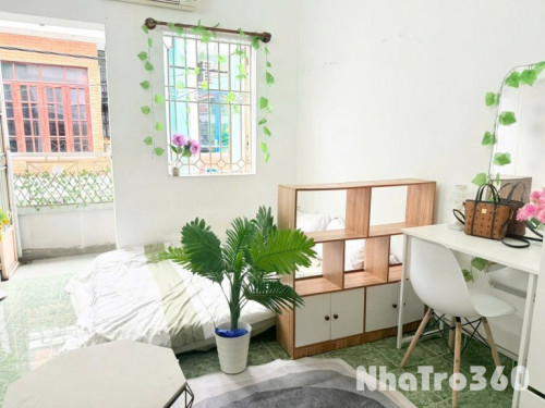 Cho thuê căn hộ ban công, Q4, Đường Đoàn Văn Bơ, gần ĐH Nguyễn Tất Thành, ĐH Luật, Chợ Xóm Chiếu