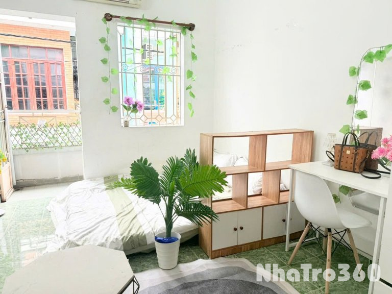 Cho thuê căn hộ ban công, Q4, Đường Đoàn Văn Bơ, gần ĐH Nguyễn Tất Thành, ĐH Luật, Chợ Xóm Chiếu