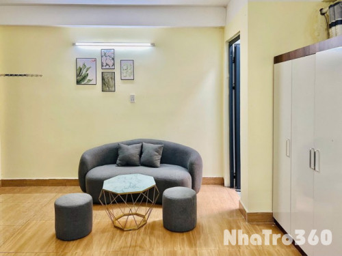 STUDIO BAN CÔNG SIÊU THOÁNG NGAY ĐH VĂN HIẾN