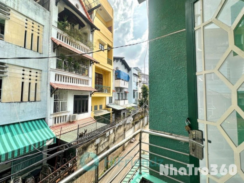 PHÒNG STUDIO BAN CÔNG TÁCH BẾP MỚI TINH SIÊU RẺ