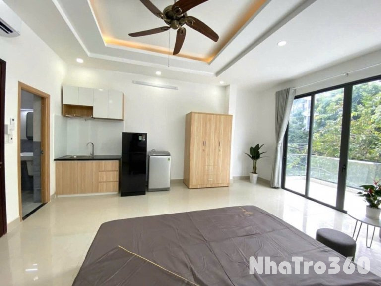 Phòng ban công 35m2 quận 1 ngay ngã 5 cống quỳnh
