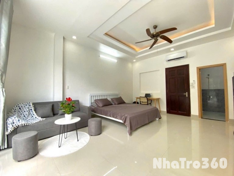 Phòng ban công 35m2 quận 1 ngay ngã 5 cống quỳnh