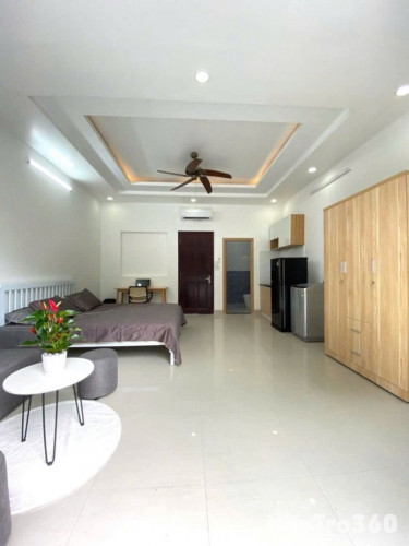 Phòng ban công 35m2 quận 1 ngay ngã 5 cống quỳnh